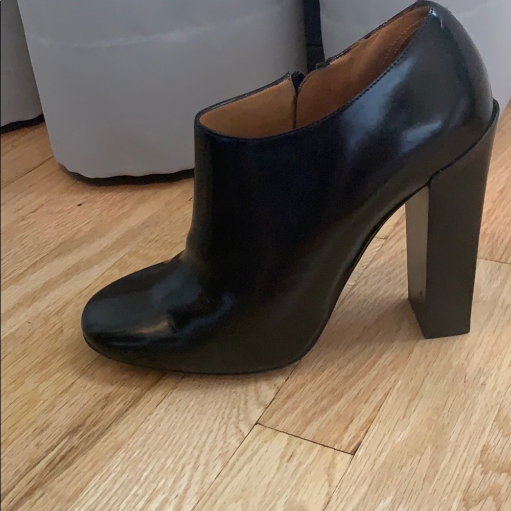 Chloe leather ankle booties